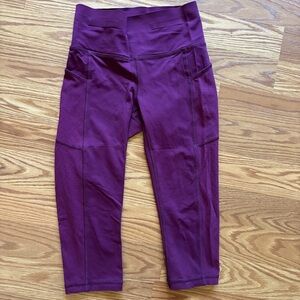 Lululemon Mind Over Miles Crop Size 4 Marvel‎ (purple/fuchsia color) Pockets